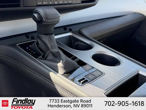 Certified 2025 Toyota Sienna LE FWD image 9