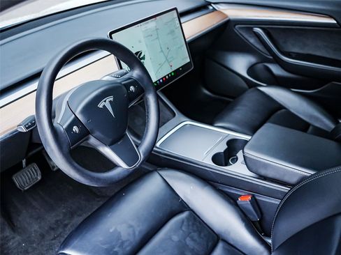 Used 2021 Tesla Model 3 Standard Range Plus RWD image 9