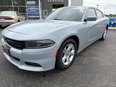 Used 2022 Dodge Charger SXT w/ Leather Interior Group RWD image 3