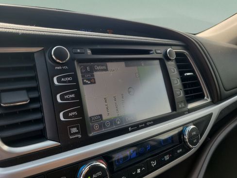Used 2018 Toyota Highlander Limited FWD image 14