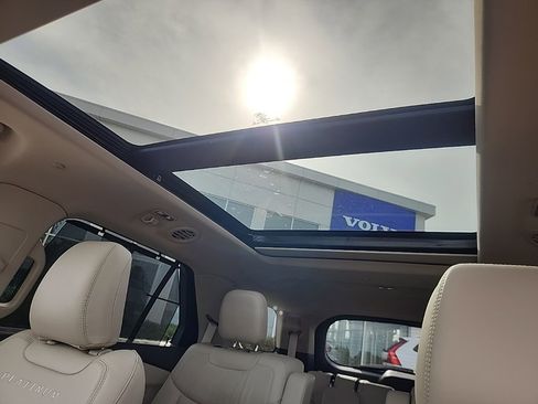 Used 2022 Ford Explorer Platinum w/ Technology Package image 25