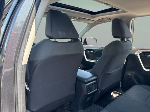 Used 2021 Toyota RAV4 XLE w/ Convenience Package FWD image 25