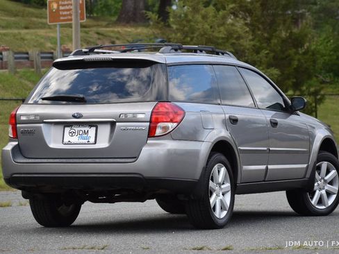 Used 2008 Subaru Outback 2.5i L.L. Bean AWD/4WD image 5