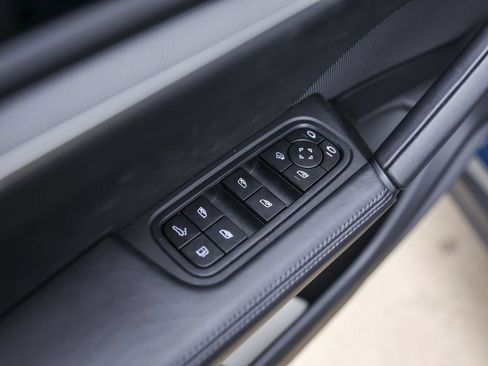 Certified 2025 Porsche Cayenne E-Hybrid AWD/4WD image 29