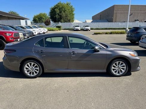 Used 2021 Toyota Camry LE w/ Carpet Mat Package (TMS) FWD image 3