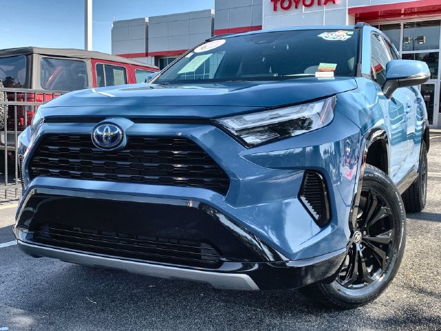 Used 2024 Toyota RAV4 SE w/ Convenience Package AWD/4WD image 1