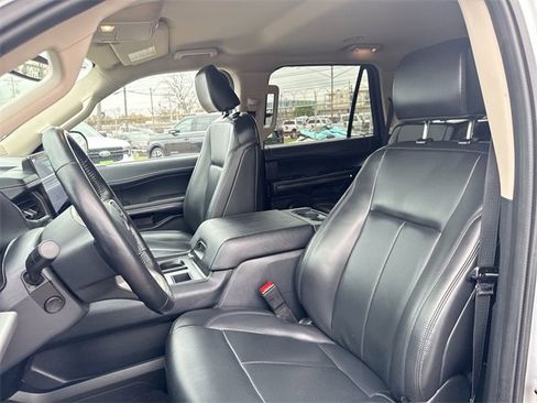 Used 2023 Ford Expedition XLT image 17