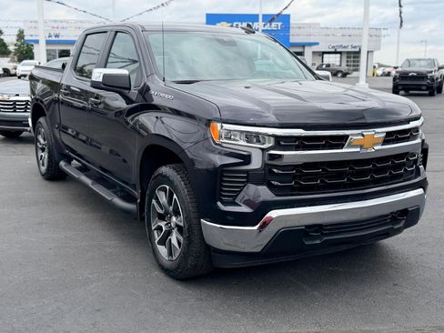 Used 2024 Chevrolet Silverado 1500 LT AWD/4WD image 3