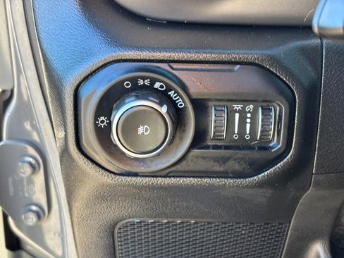 Used 2022 Jeep Wrangler Unlimited Sport image 17