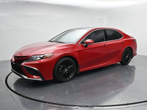 Used 2022 Toyota Camry XSE w/ Navigation Package FWD image 4