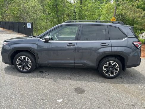 Certified 2025 Subaru Forester Premium AWD/4WD image 6