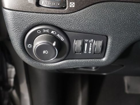 Used 2022 Jeep Cherokee Trailhawk AWD/4WD image 31