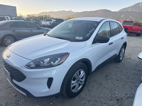 Used 2020 Ford Escape S image 3