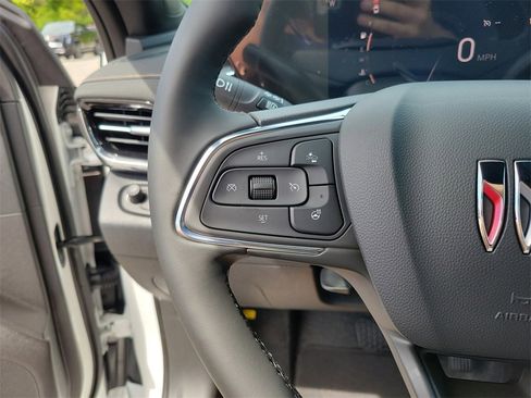 New 2025 Buick Envista Avenir image 16