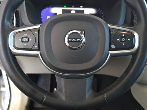Used 2022 Volvo XC60 B5 Momentum AWD/4WD image 14