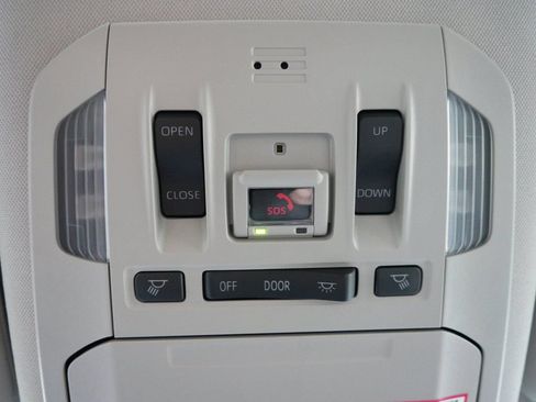 Used 2023 Toyota Highlander XLE AWD/4WD image 27