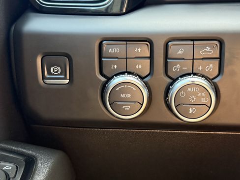 Used 2024 GMC Sierra 2500 AT4 w/ AT4 Premium Plus Package AWD/4WD image 25