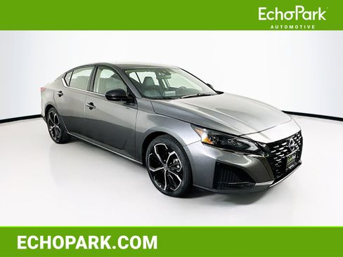 Used 2023 Nissan Altima 2.5 SR image 1