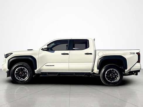 Certified 2025 Toyota Tacoma TRD Off-Road image 2