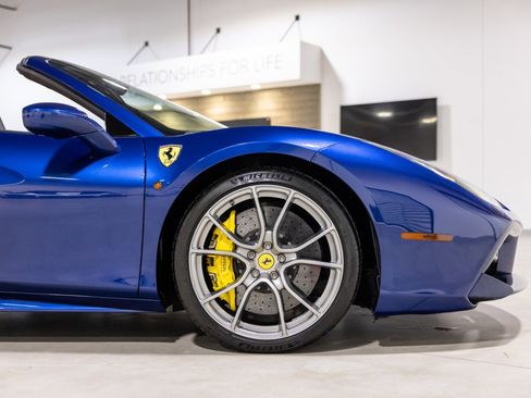 Used 2019 Ferrari 488 Spider image 27