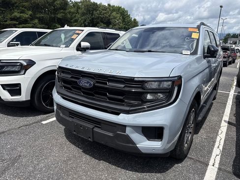 Used 2025 Ford Expedition Max Active AWD/4WD image 7