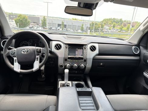 Used 2019 Toyota Tundra SR5 w/ SR5 Upgrade Package AWD/4WD image 28