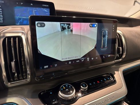 Used 2025 Ford Expedition Max Platinum image 23