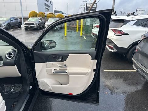 Used 2023 Mercedes-Benz GLB 250 4MATIC image 36