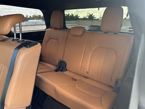 Used 2022 Ford Expedition Platinum AWD/4WD image 4
