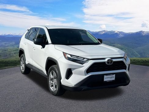 Used 2024 Toyota RAV4 LE image 7