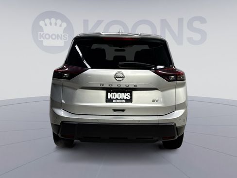 Used 2024 Nissan Rogue SV FWD image 10