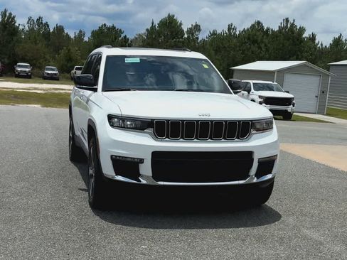 Used 2024 Jeep Grand Cherokee L Limited RWD image 3