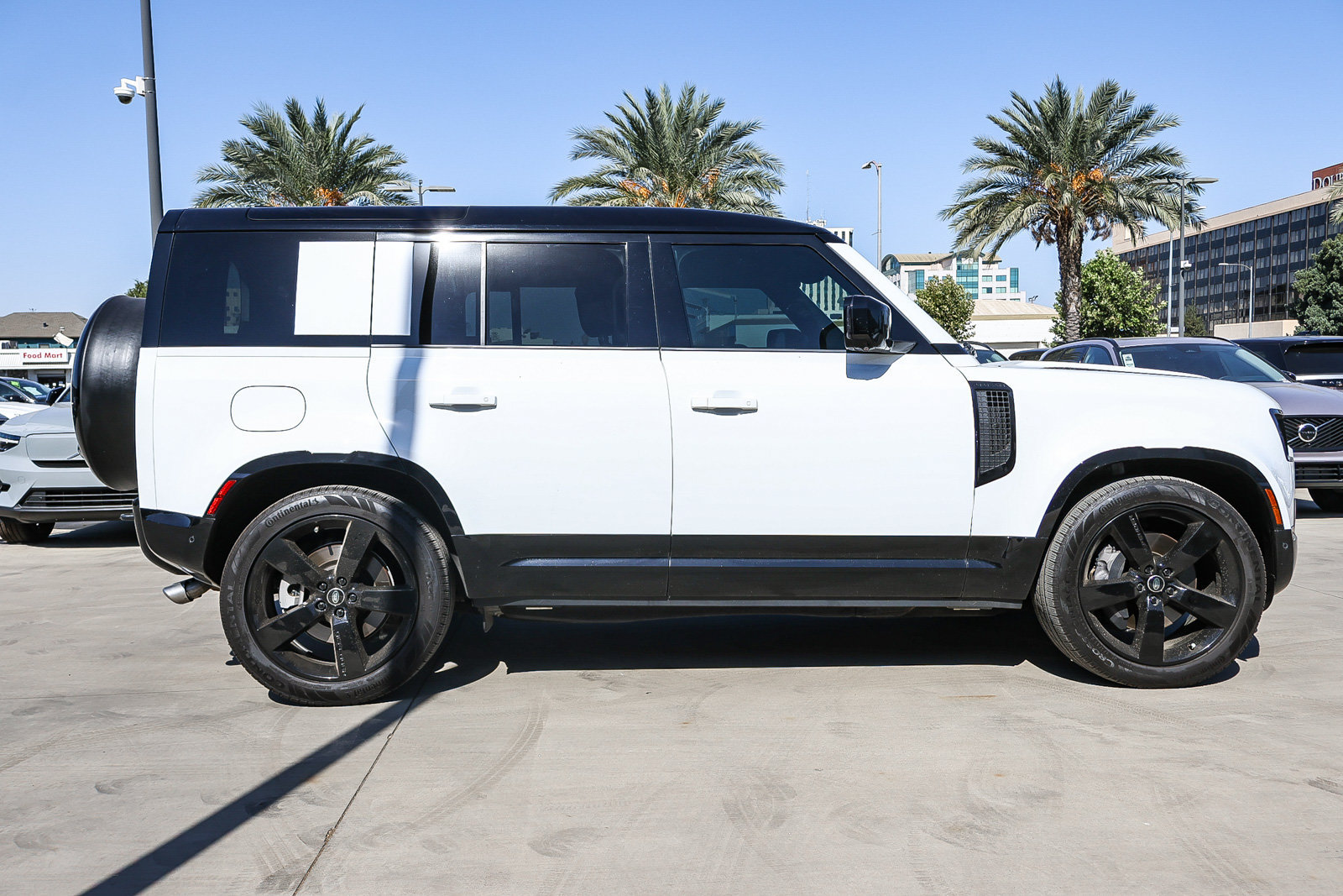 Certified 2025 Land Rover Defender 110 X-Dynamic SE AWD/4WD image 4