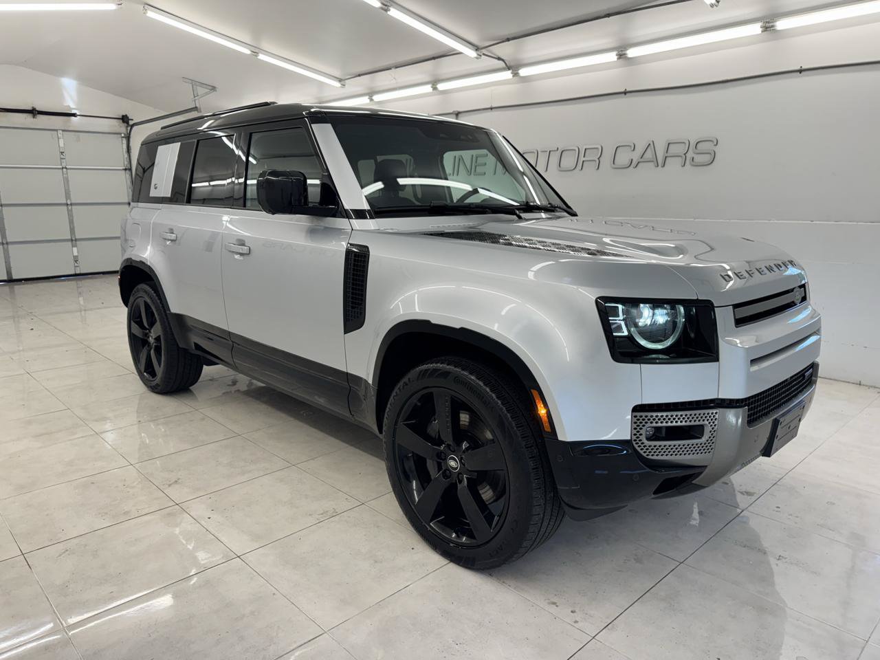 Used 2023 Land Rover Defender 110 X-Dynamic SE AWD/4WD image 3