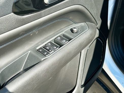 New 2026 Jeep Compass Limited image 18