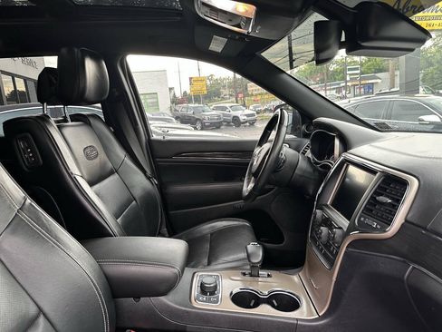 Used 2015 Jeep Grand Cherokee Overland w/ Advanced Technology Group AWD/4WD image 8