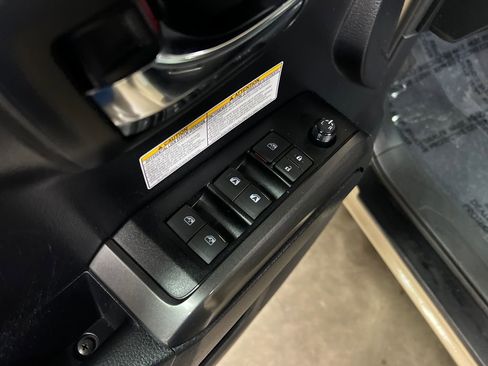 Used 2020 Toyota Tacoma TRD Off-Road AWD/4WD image 16