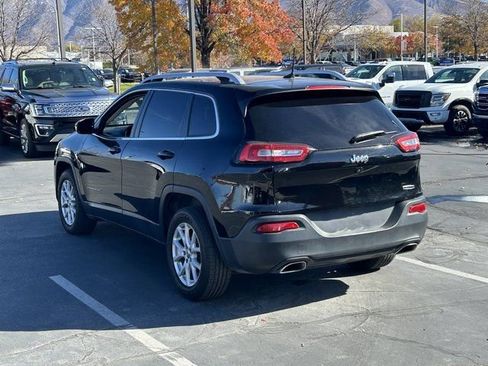 Used 2017 Jeep Cherokee Latitude FWD image 6