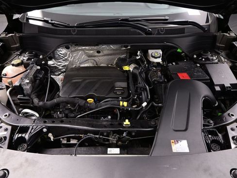 Used 2025 Chevrolet Trax LT FWD image 34