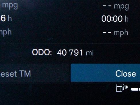 Certified 2023 Volvo XC90 B6 Ultimate w/ Protection Package Premier image 5