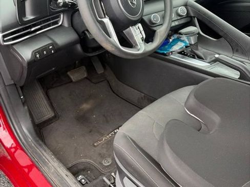 Used 2023 Hyundai Elantra SE FWD image 2