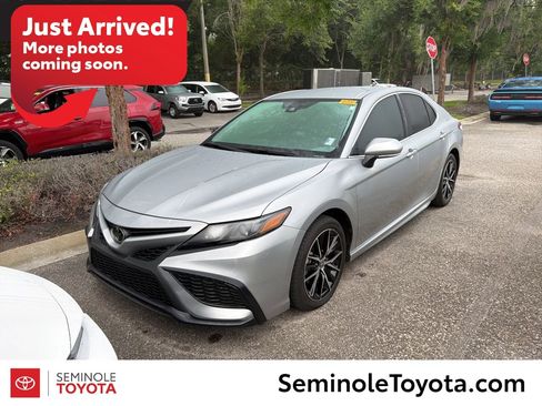 Used 2024 Toyota Camry SE FWD image 1