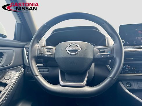 Used 2025 Nissan Rogue SV FWD image 29