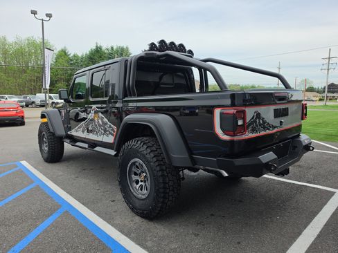 New 2026 Jeep Gladiator Rubicon w/ Steel Power Dome Hood Package AWD/4WD image 6