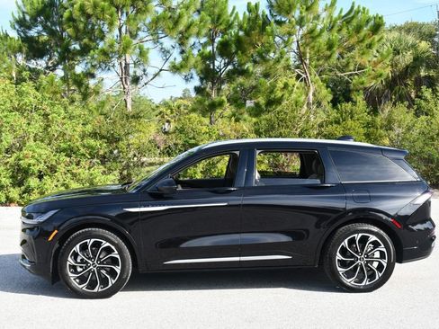 Used 2024 Lincoln Nautilus Reserve w/ Equipment Group 203A AWD/4WD image 27