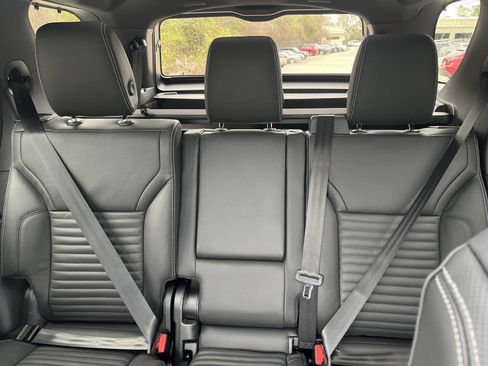 New 2025 Land Rover Discovery Metropolitan Edition image 28