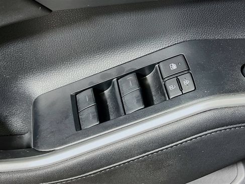 Used 2023 Toyota Highlander XLE AWD/4WD image 16