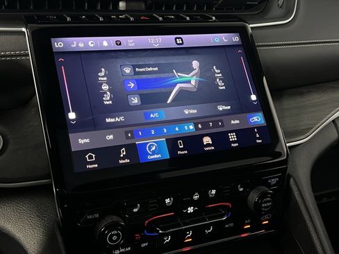 Certified 2024 Jeep Grand Cherokee Limited w/ Luxury Tech Group II image 20