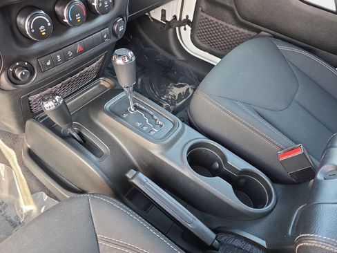 Used 2018 Jeep Wrangler Unlimited Sport AWD/4WD image 19