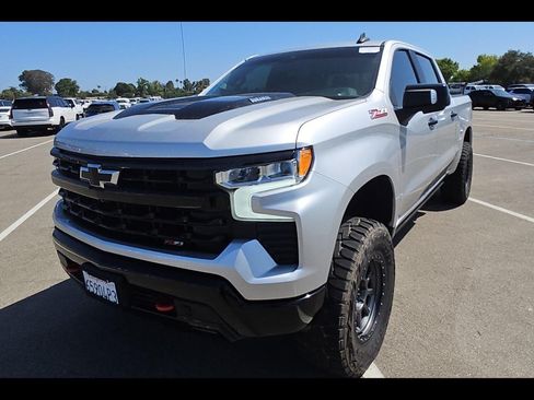 Used 2022 Chevrolet Silverado 1500 LT Trail Boss w/ LT Trail Boss Premium Package AWD/4WD image 1